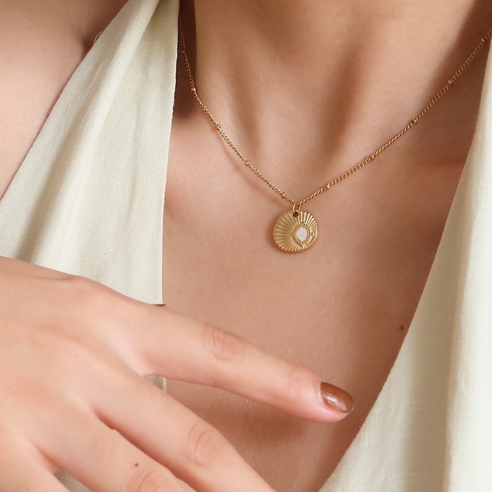 NEW 18K Gold Plated Luxury Shell Necklace - Picture 10 of 15